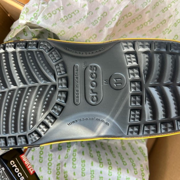 CROCS Marvel Wolverine - Picture 3 of 5